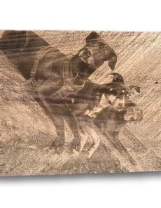 Schwarze Hunde auf Holzgravur, detailreiche Lasergravur von Tierporträt, personalisiertes Geschenk, hochwertiges Holzmaterial, Lübbecke, für Hunde-Liebhaber, als Dekoration geeignet, Kunstwerk für Zuhause, Tierliebhaber-Geschenk.