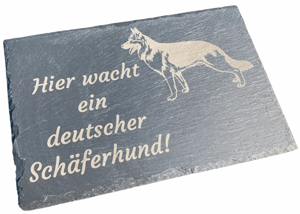 Schieferstein mit Wolf und deutschem Schäferhund, mit Gravur "Hier wacht ein deutscher Schäferhund!".